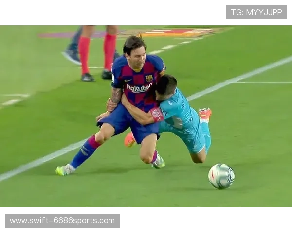 球星们的爆笑足球瞬间 盘点场上那些不为人知的搞笑时刻