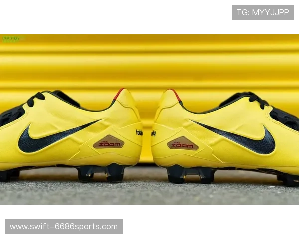 经典复古设计男款足球鞋重现经典球星风采舒适与性能并存